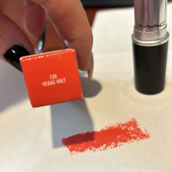 MAC lipstick Vegas Volt discontinued - Picture 4 of 5